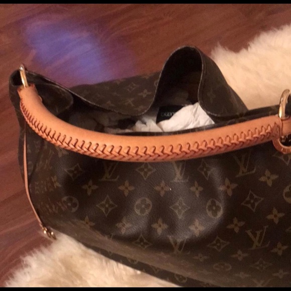 Authentic Louis Vuitton Artsy GM - Picture 2 of 8